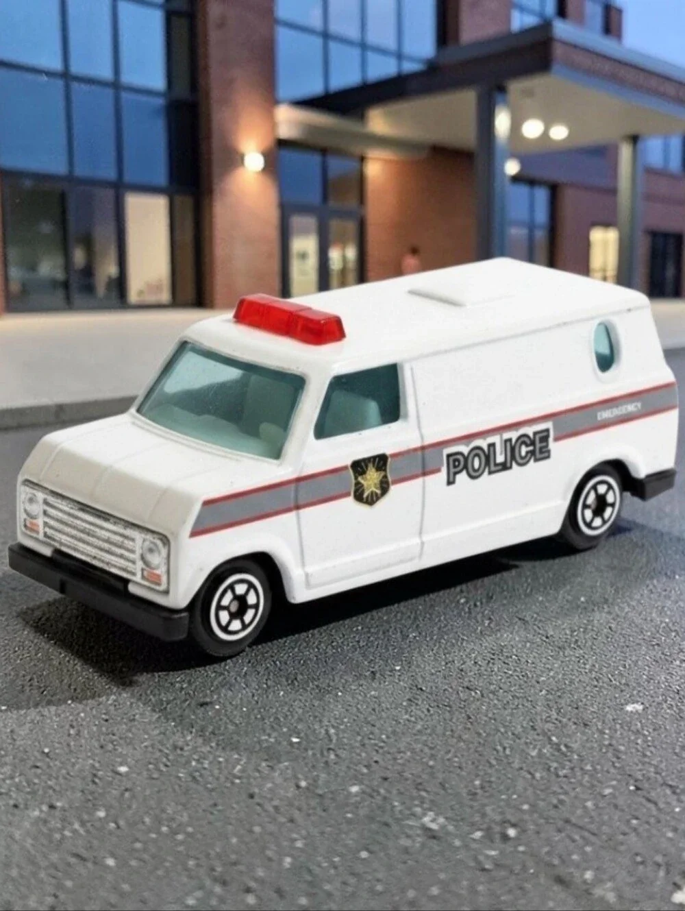1981 Yatming #1501 White Ford Econoline Police Transport Van Wagon Die-Cast 1:64